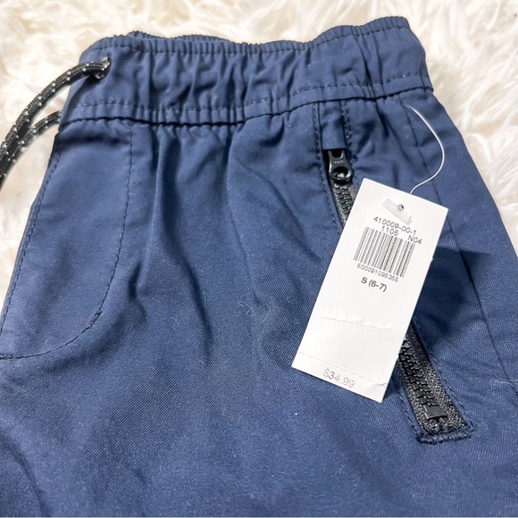 ❌SOLD❌ Old Navy Boys Built-In Flex Tapered Tech Cargo Pants, Size S (6-7) - Picture 4 of 10
